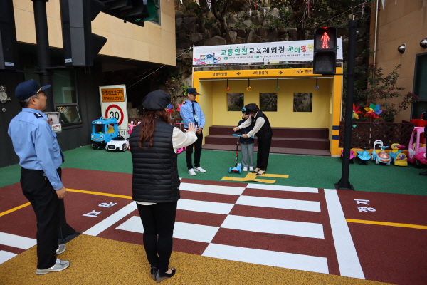 킥보드, 자전거 등 탑승 시 주의사항 교육 시연 사진